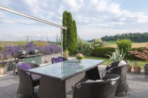 Schöner und grosser Garten mit viekl Grün und toller Aussicht in Nürensdorf